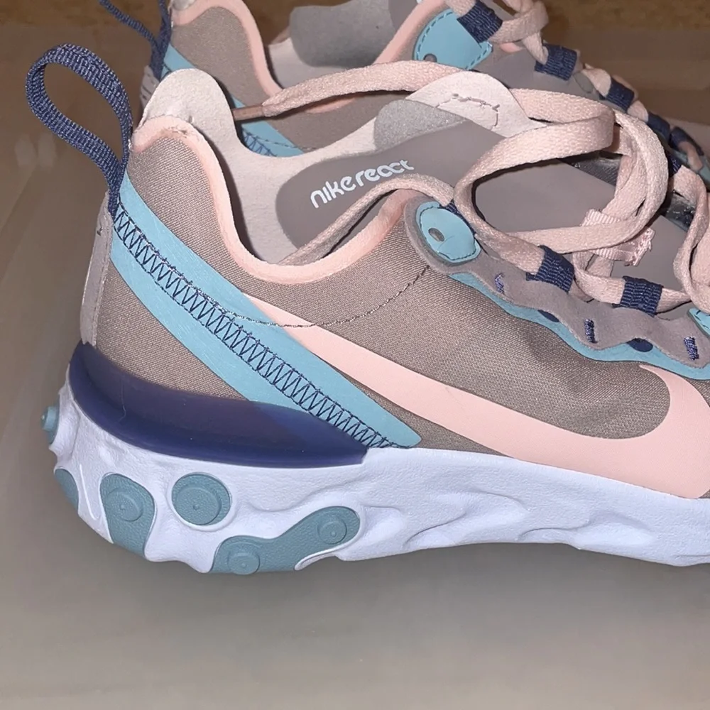 Women’s Nike React - Picture 2 of 4